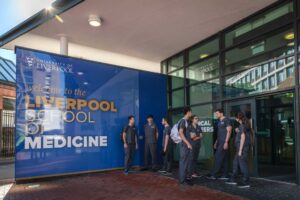 Students at the entrance of the School of Medicine, Cedar House.